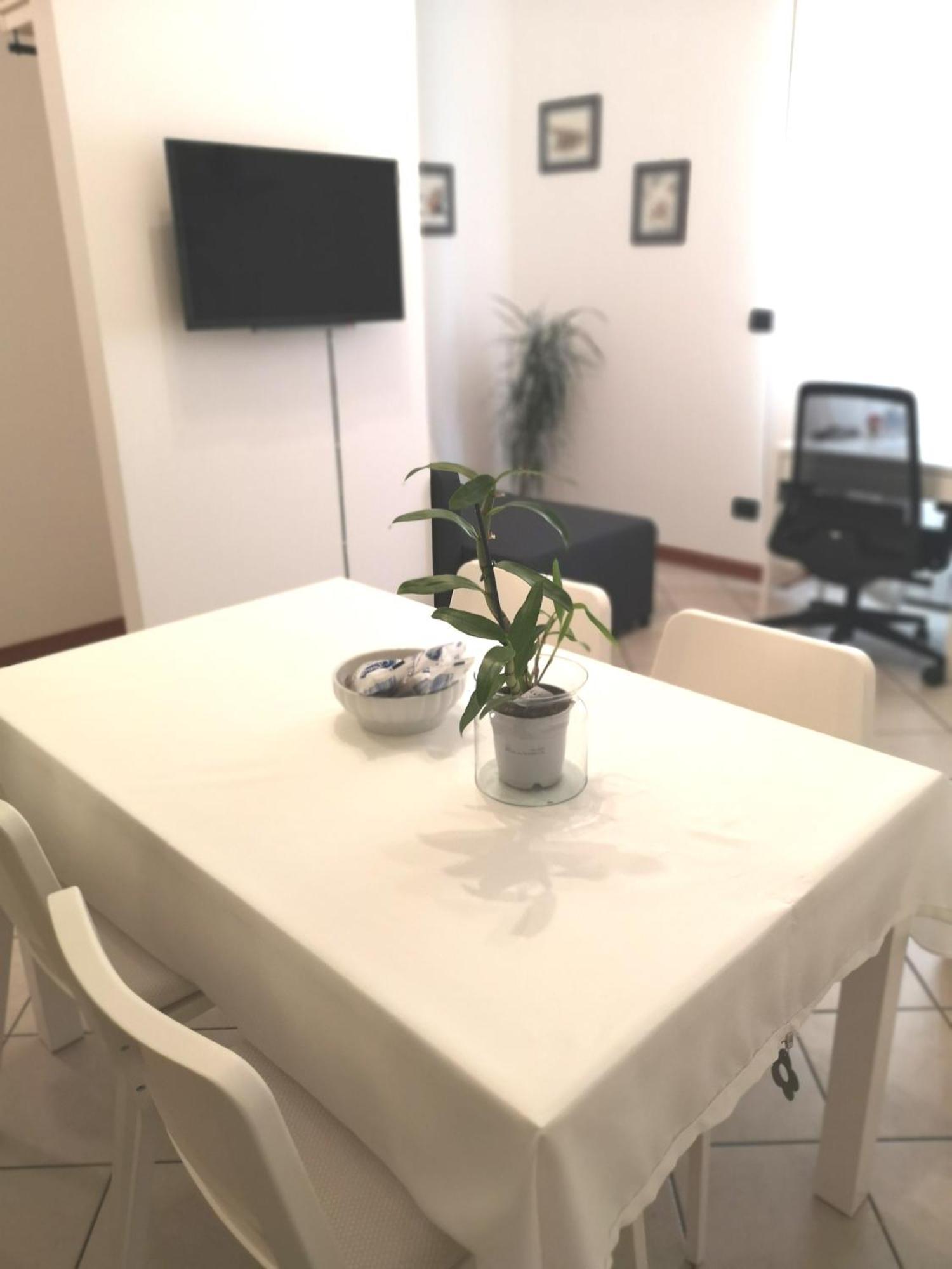 Holiday Apartment - Brescia Centro - Parcheggio Privato Exterior photo