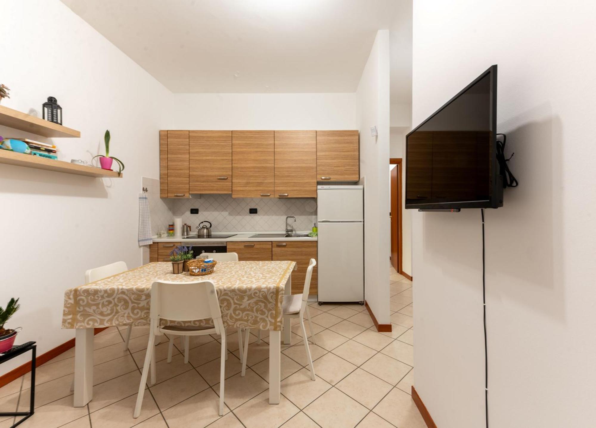 Holiday Apartment - Brescia Centro - Parcheggio Privato Exterior photo